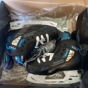 True Catalyst 3X4 Hockey Skates Regular Width  Size 3.5 (New)