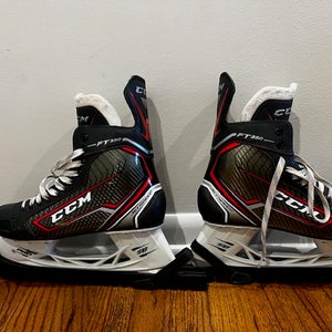 2017 CCM JetSpeed FT350 Hockey Skates Regular Width 8 (Used)