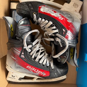 2024 Bauer Vapor Hyperlite 2 Hockey Skates Regular Width  Pro Stock 6.5 (Used)