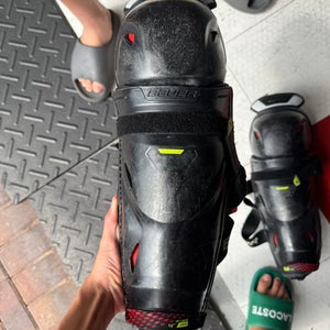 Intermediate Bauer Vapor Hyperlite 13" Shin Pads  (Used)