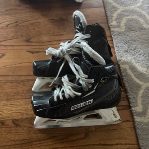 Bauer Supreme S27 Hockey Skates Size 2 (Used)