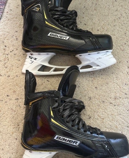 MIC Bauer Supreme 2S Pro Hockey Skates Regular Width Pro Stock 8.5 / 8 3/4 Excellent condition