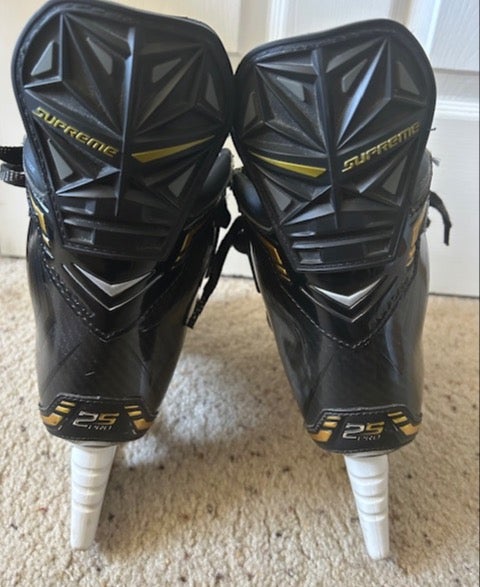 MIC Bauer Supreme 2S Pro Hockey Skates Regular Width Pro Stock 8.5 / 8 3/4 Excellent condition