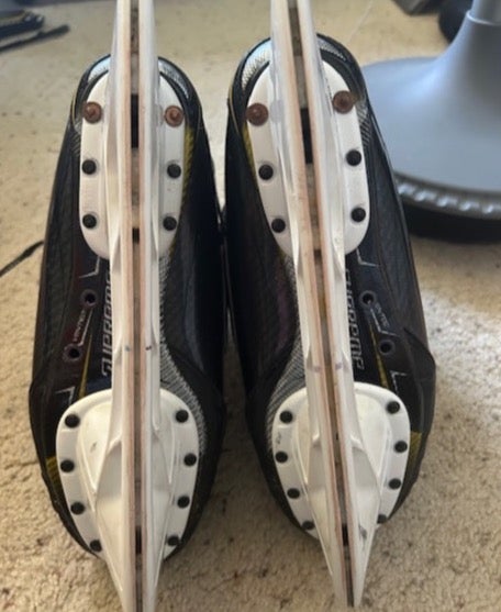 MIC Bauer Supreme 2S Pro Hockey Skates Regular Width Pro Stock 8.5 / 8 3/4 Excellent condition