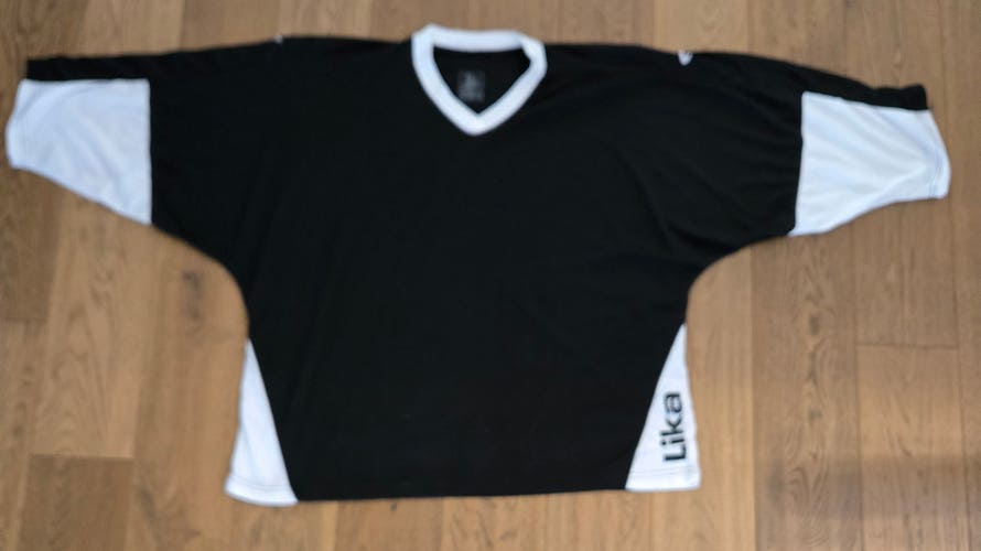 2x Goalie Cut Men's 3GXL Goalie jerseys white and black bundle