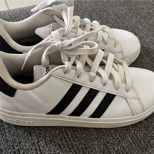 adidas Kids’ Grand Court 2.0 Shoes Size 3 Unisex
