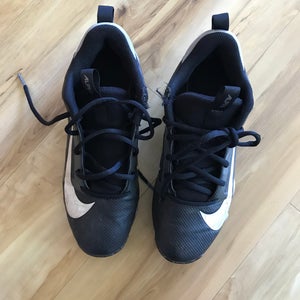 Nike Alpha football cleats. Size 6Y