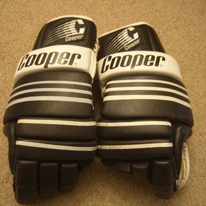 Excellent Condition Vintage Cooper Senior Hockey Gloves Black/White