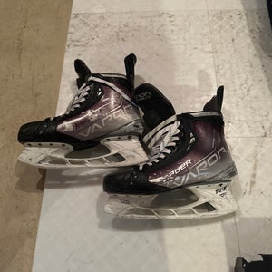 Bauer Vapor Hyperlite Hockey Skates Regular Width 9.5 (Used)