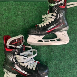 Intermediate Bauer Vapor X4 Hockey Skates (Fit 2)  | Size: 6 (Used)