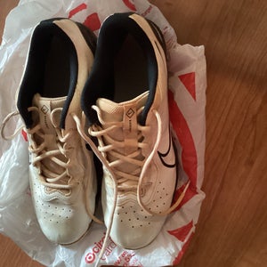 White Men's Size M 10.0 (W 11.0) Adult Nike Low Top Molded Cleats (Used)
