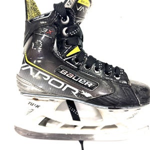 Used Bauer VAPOR 3X Junior Hockey Skate Junior 02.5 11860-S000292379