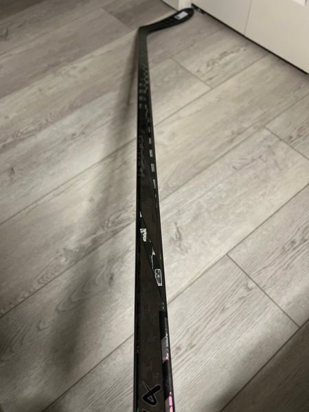 Senior Bauer Twitch Right Handed Hockey Stick P28 (New)