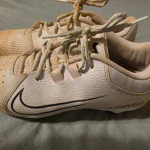 Nike Women's Hyperdiamond 4 Pro Metal Fastpitch Softball Cleats
