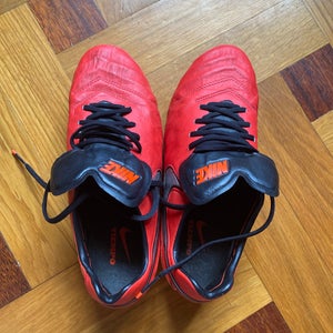 Red Kids Size M 6.5 (W 7.5) Nike Tiempo Legend IV Turf Cleats Cleats (Used)