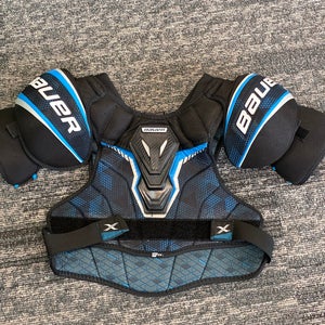 Medium Intermediate Bauer X Shoulder Pads (Used)