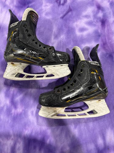 Intermediate Bauer Supreme M5 Pro Hockey Skates Regular Width Size 4 (Used)