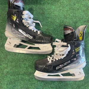 Senior Bauer Vapor Hyperlite 2 Hockey Skates | (FIT 2) Size 7.5 (Used)