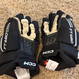 CCM FT 680 Gloves 11" (Used)