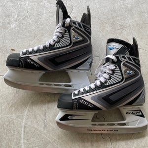 CCM Tacks Vector Hockey Skates Regular Width Size 6 (Used)