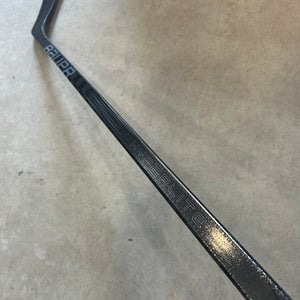 P28 87 Flex Senior Bauer Vapor Hyperlite Right Hand Hockey Stick Pro Stock NCAA (New)