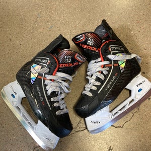 Intermediate True HZRDUS 9X Hockey Skates Regular Width Size 4.5 (Used)