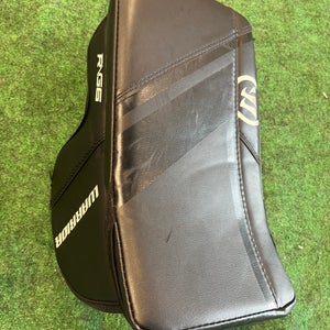 Black Junior Warrior Ritual G6 E+ Goalie Blocker Regular (Used)