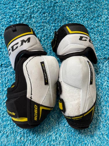 Junior Large CCM Tacks 9060 Elbow Pads (Used)