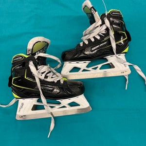Junior Bauer GSX Hockey Goalie Skates Regular Width Size 1.5 (Used)