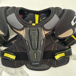 Junior Medium CCM TACKS AS 580 Shoulder Pads (Used)