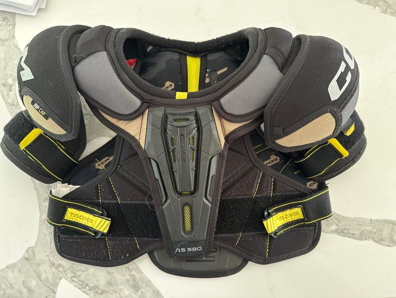 Junior Medium CCM TACKS AS 580 Shoulder Pads (Used)