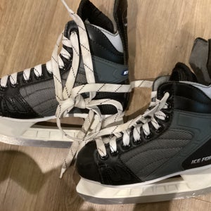 American Ice Force Hockey Skates Size 3 Used