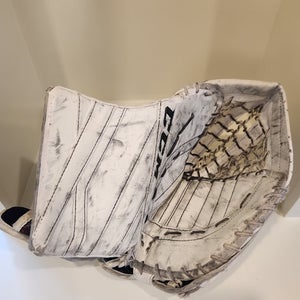 CCM Extreme Flex III E3.9 Regular Glove and Blocker Set (Used)