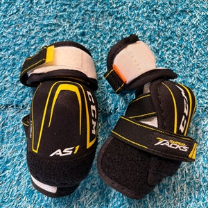 Youth Medium CCM Super Tacks AS1 Elbow Pads (Used)