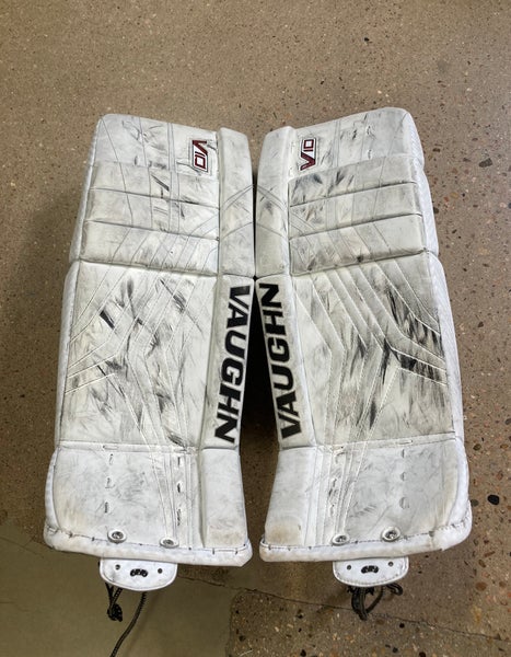 White 26" Junior Vaughn Velocity V10 Goalie Leg Pads (Used)