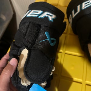 @TheKanedian88 Bauer Vapor Hyperlite Gloves 14" Pro Stock (New)