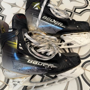 Bauer Vapor Hyperlite 2 Hockey Skates Regular Width   11 (Used)