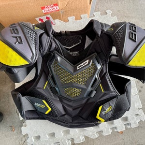 Used Bauer Ultra Sonic Shoulder Pads - Intermediate Large