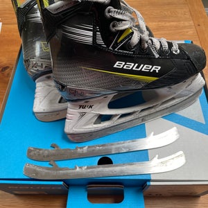 Bauer Vapor X4 Hockey Skates Regular Width Size 3 (Used)