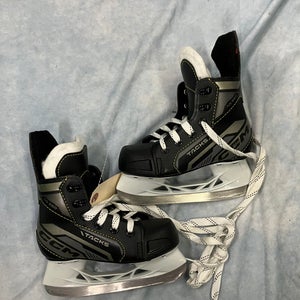 Youth CCM Tacks 550 Hockey Skates Regular Width 11 (New)