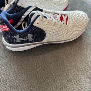 White New Women's Size M 9.0 (W 10.0) Under Armour Low Top Metal (New)