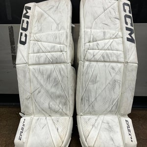 White 28" Junior CCM Extreme Flex E6.5 Goalie Leg Pads (Used)