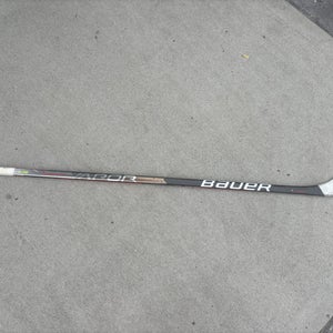 Intermediate Bauer Vapor Hyperlite Left Hand Hockey Stick P92  (Like New)