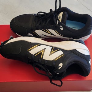 Black Men's Size M 10.5 (W 11.5) Adult New Balance Molded Cleats Cleats (New)