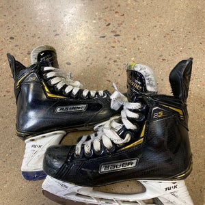 Intermediate Bauer Supreme 2S Hockey Skates Regular Width Size 5 (Used)