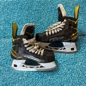 Junior CCM Super Tacks Hockey Skates Regular Width Size 3 (Used)