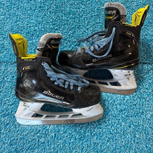 Intermediate Bauer Supreme M4 Hockey Skates Size 5.5 (Used)