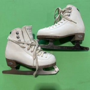 Riedell Figure Skates Junior 13 (Used)