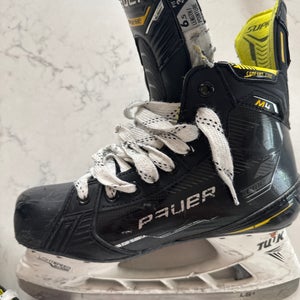 2022 Bauer Supreme M4 Hockey Skates 6.5 (Used)