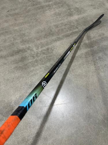 Junior Warrior Alpha DX Pro Hockey Stick Right Handed W88 (Used)
